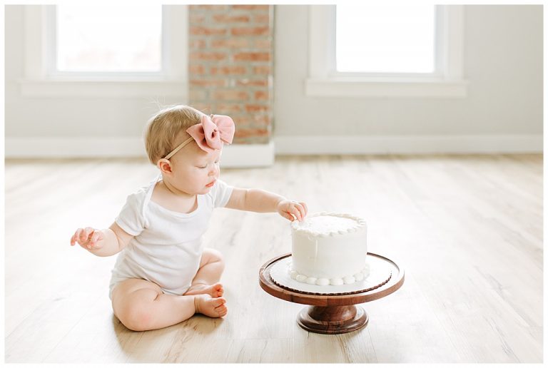 SHE SMASHES A CAKE | O’FALLON FAMILY PHOTOGRAPHER
